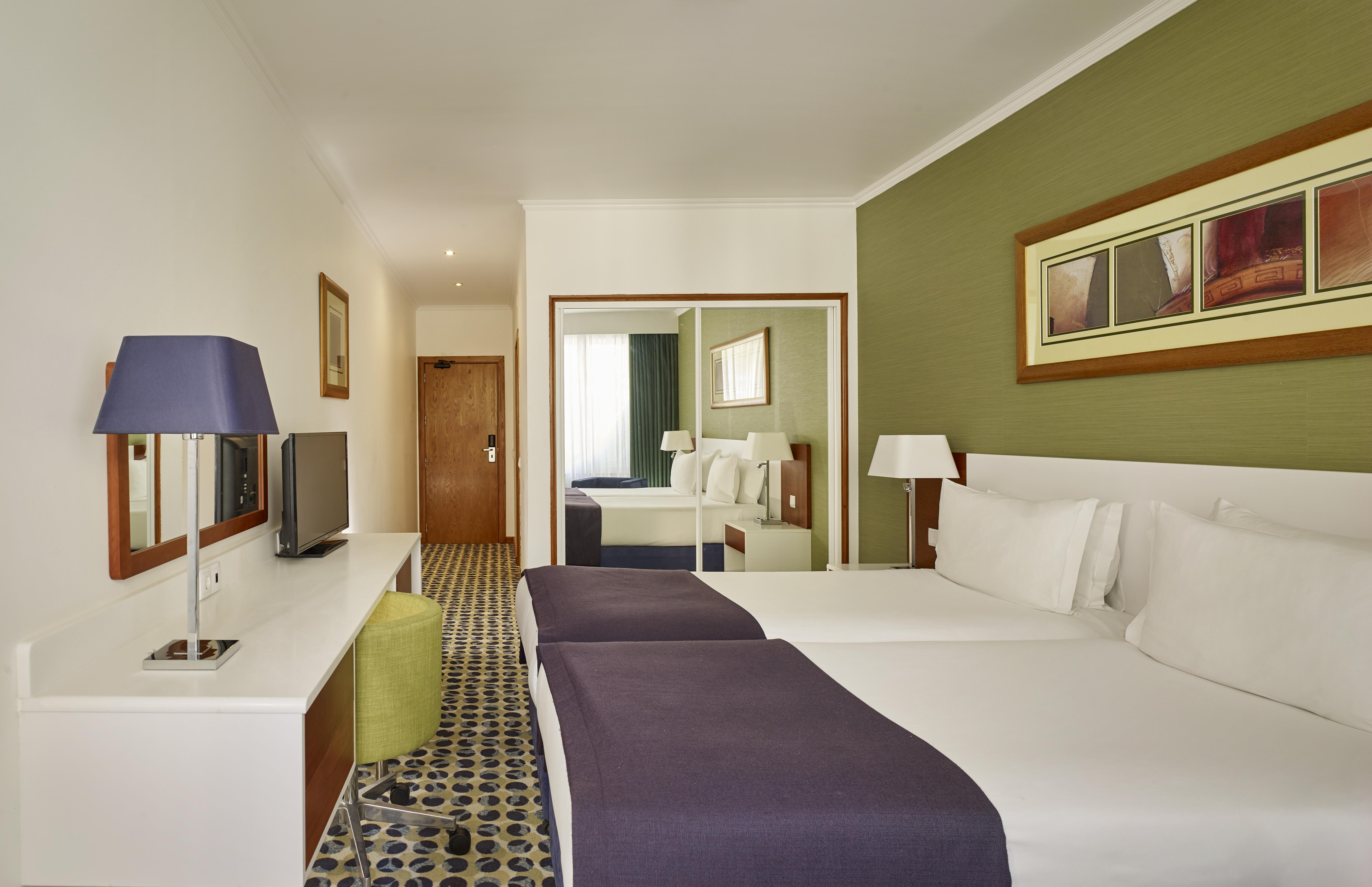 Holiday Inn Algarve - Armação de Pêra, an IHG Hotel Extérieur photo