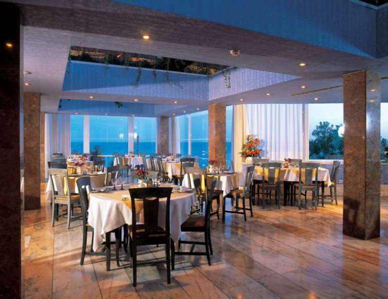 Holiday Inn Algarve - Armação de Pêra, an IHG Hotel Extérieur photo