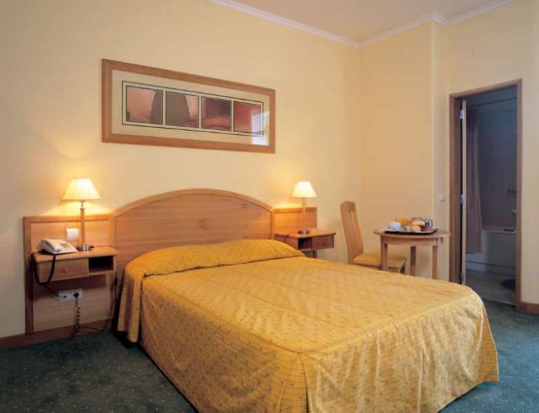 Holiday Inn Algarve - Armação de Pêra, an IHG Hotel Extérieur photo